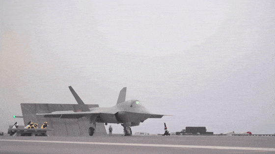 不是慢镜头！福建舰电磁弹射速度那么快<strong></p>
<p>今日股票</strong>，是怎么瞬间刹车的？