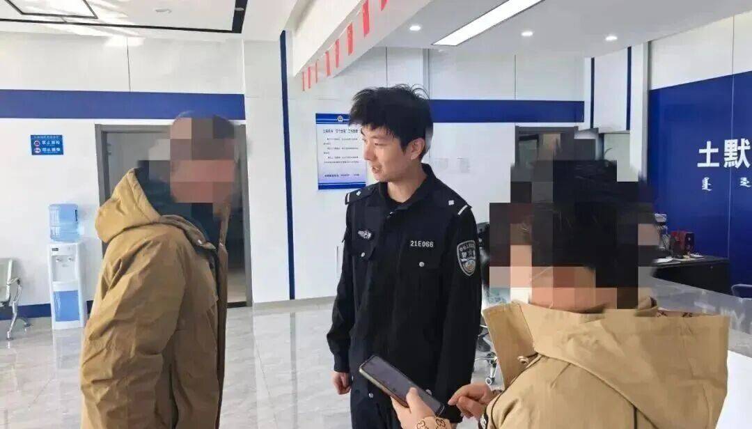 男子彩票中奖太兴奋<strong></p>
<p>山东黄金股票</strong>,拍照发业主群分享,隔天奖金被邻居冒领……