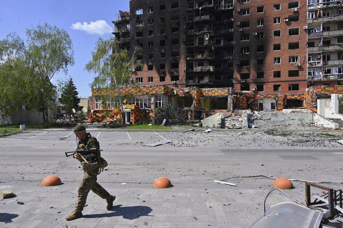 破城就是死路<strong></p>
<p>山东黄金股票</strong>,泽连斯基拼命了,连炸12小时,否认红军城上督战队