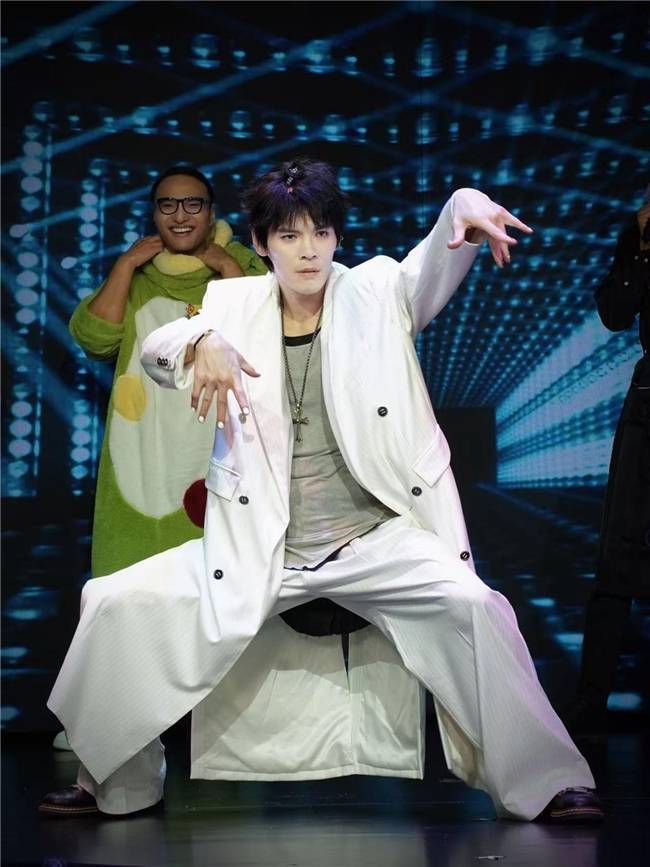 《单排喜剧大赛2》抖音首播炸场<strong></p>
<p>高新兴股票</strong>!全民造星引爆追综热潮