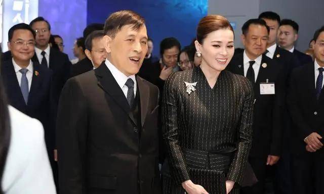 泰国王后访华“穿搭九宫格”出圈<strong></p>
<p>高新兴股票</strong>,隆重珠宝展现用心诚意