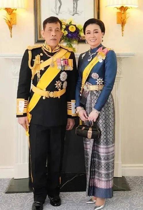 泰国王后访华“穿搭九宫格”出圈<strong></p>
<p>高新兴股票</strong>,隆重珠宝展现用心诚意