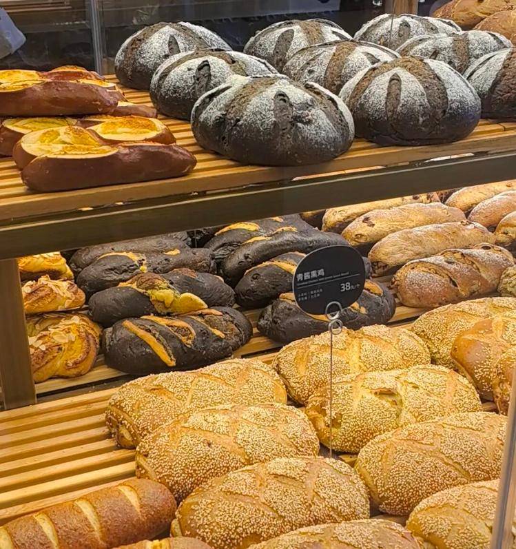 30元的蛋挞、50元的吐司、“店里永远排长队”……面包咋越来越贵<strong></p>
<p>中国电信股票</strong>？