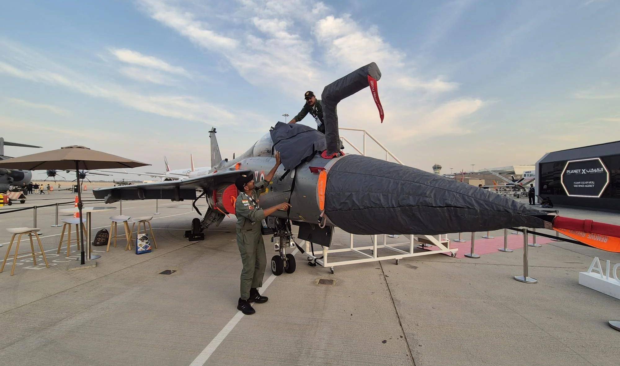 印度光辉坠机<strong></p>
<p>格林美股票</strong>，美印爆发吵架，破口大骂发动机后，美军献上加油机