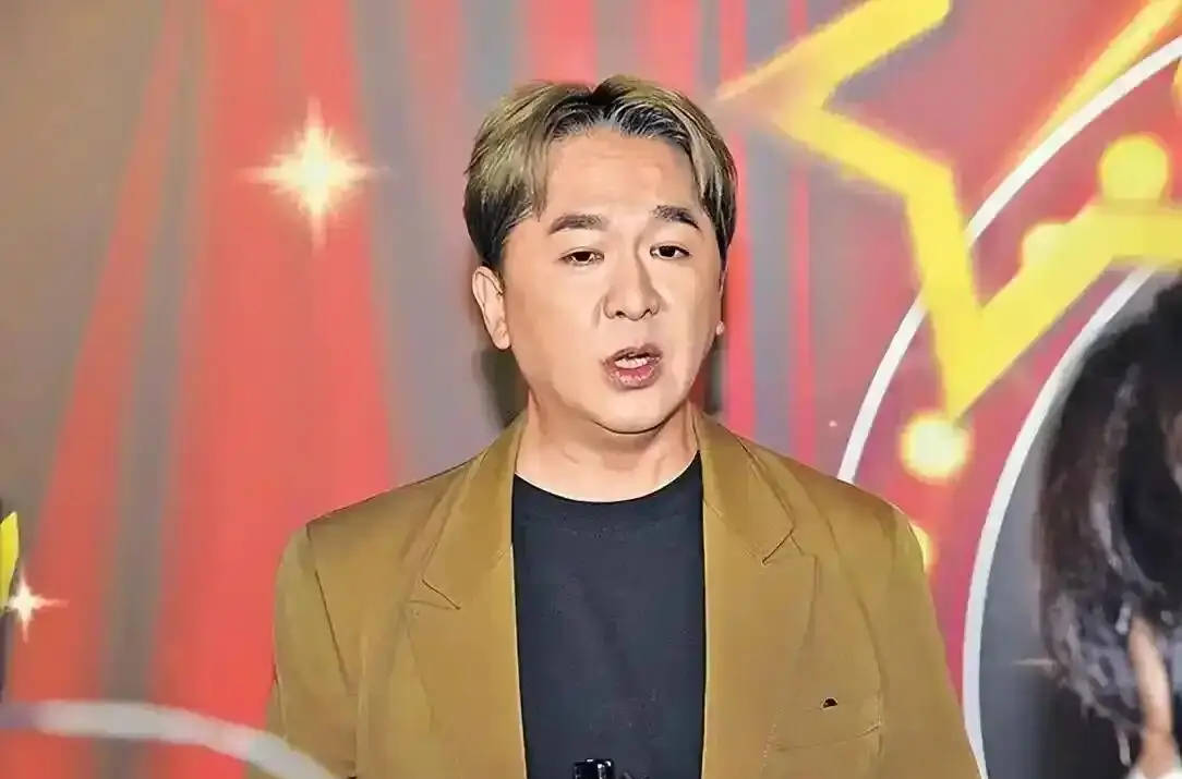 考古|港圈富二代曝被百名女星投怀送抱？交往3个女友雨露均沾<strong></p>
<p>格林美股票</strong>，他是现代韦小宝