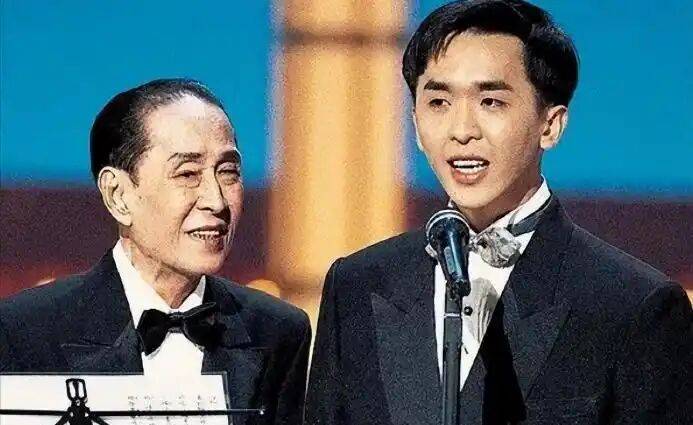 考古|港圈富二代曝被百名女星投怀送抱？交往3个女友雨露均沾<strong></p>
<p>格林美股票</strong>，他是现代韦小宝