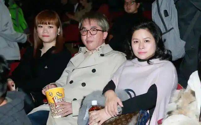 考古|港圈富二代曝被百名女星投怀送抱？交往3个女友雨露均沾<strong></p>
<p>格林美股票</strong>，他是现代韦小宝