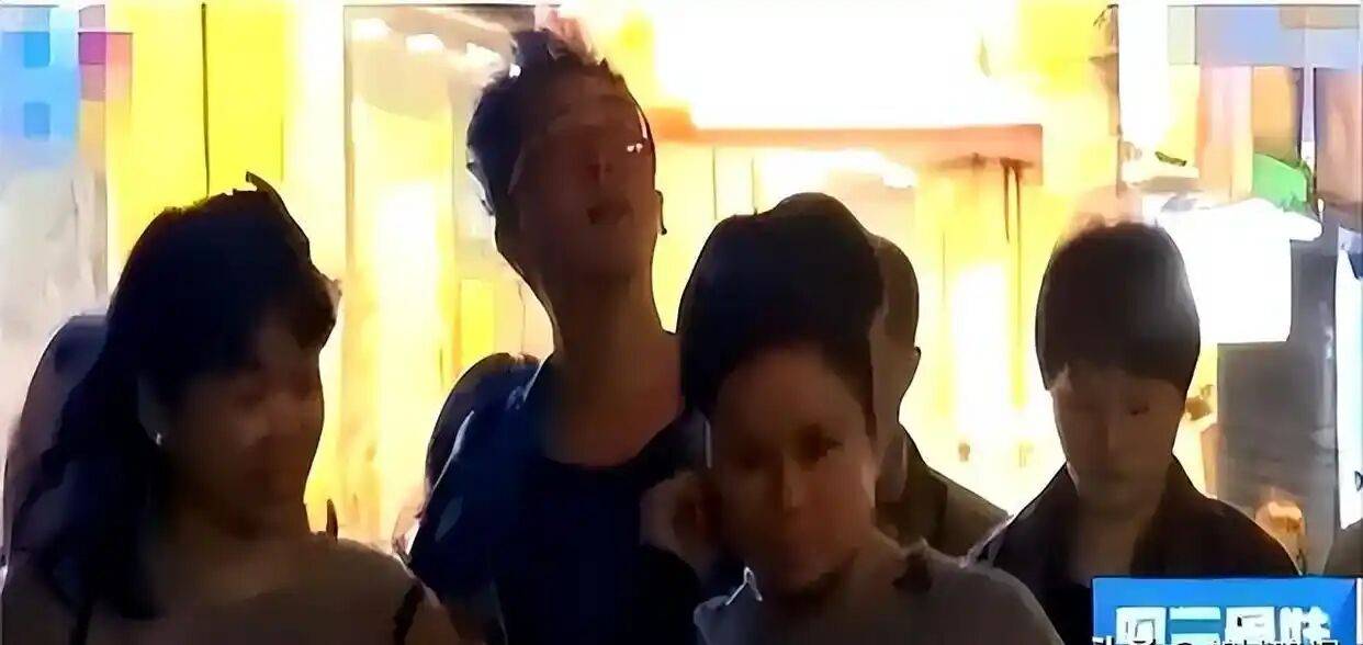 考古|港圈富二代曝被百名女星投怀送抱？交往3个女友雨露均沾<strong></p>
<p>格林美股票</strong>，他是现代韦小宝