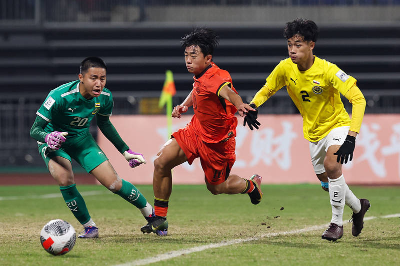 U16国足让中国球迷继续“过年”<strong></p>
<p>同花顺炒股票</strong>,对手再弱,连续踢出两位数比分也非易事