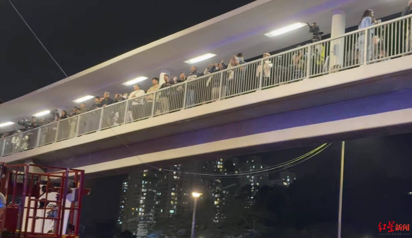 红星新闻实探香港宏福苑大火现场：警员称第一次遇到这么大火<strong></p>
<p>同花顺炒股票</strong>，餐厅老板自发为救援人员送餐