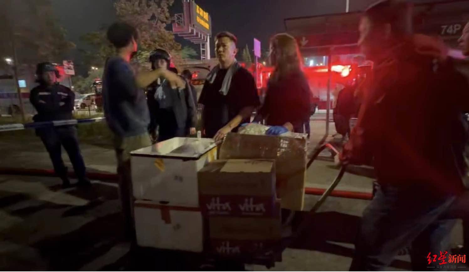 红星新闻实探香港宏福苑大火现场：警员称第一次遇到这么大火<strong></p>
<p>同花顺炒股票</strong>，餐厅老板自发为救援人员送餐