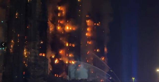 香港起火大楼楼龄已超40年，修缮期间正常居住