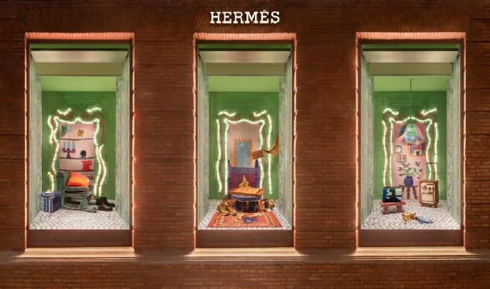 王楚然一席蓝色复古裙惊艳成都<strong></p>
<p>铜陵有色股票</strong>,欧阳娜娜一身LV看展愈加熟女风!