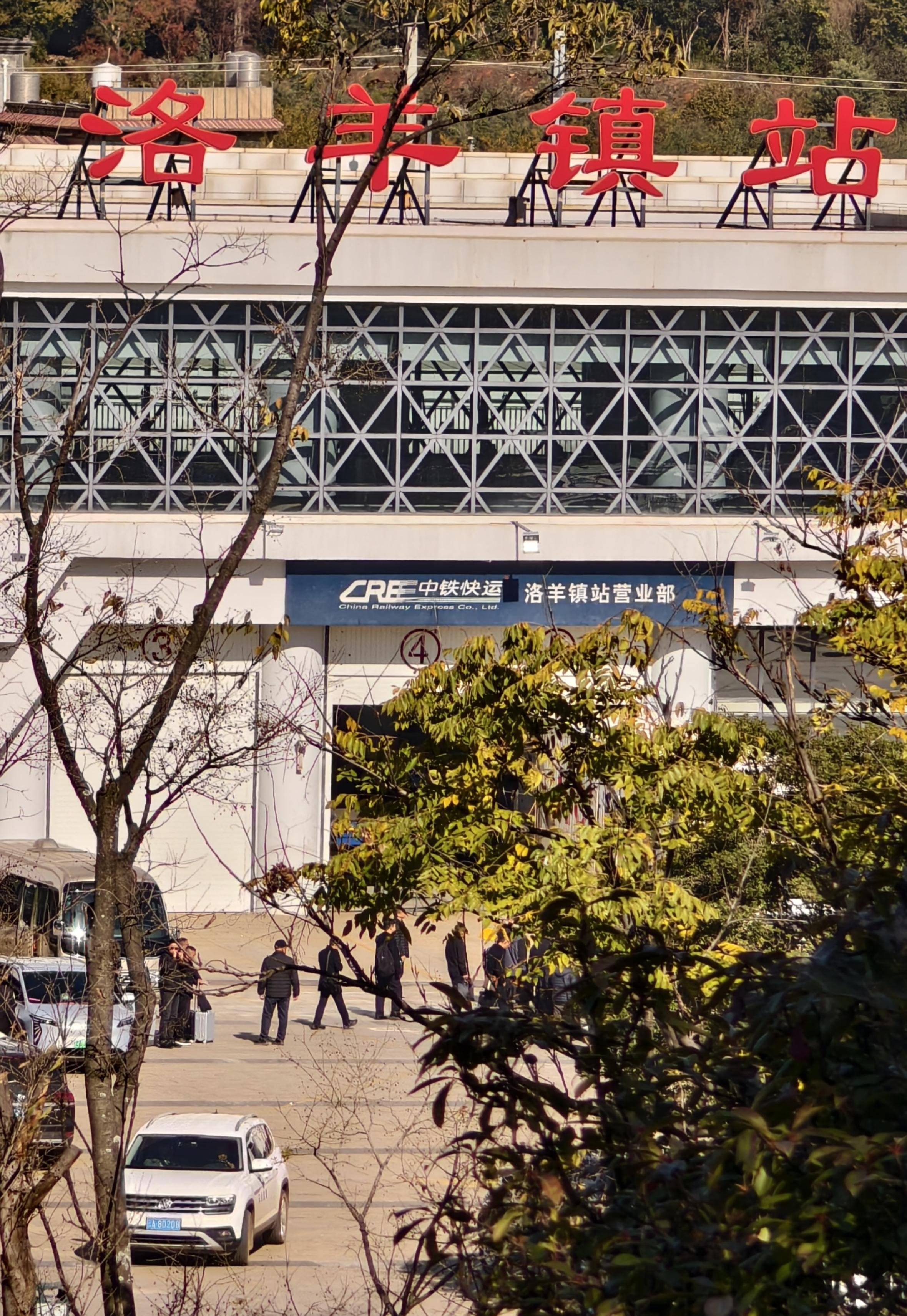 昆明发生试验列车撞施工作业人员事故<strong></p>
<p>铜陵有色股票</strong>,开屏新闻记者探访现场