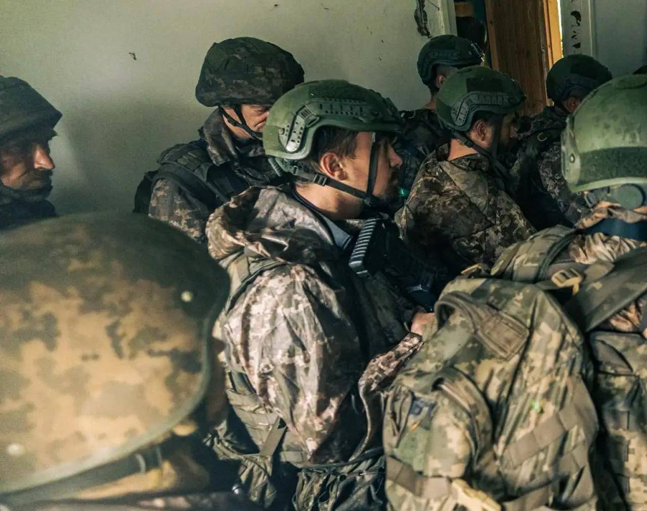 乌克兰败局已定?前线大崩溃<strong></p>
<p>沃尔核材股票</strong>,乌军精锐警告:新兵练两天就上战场