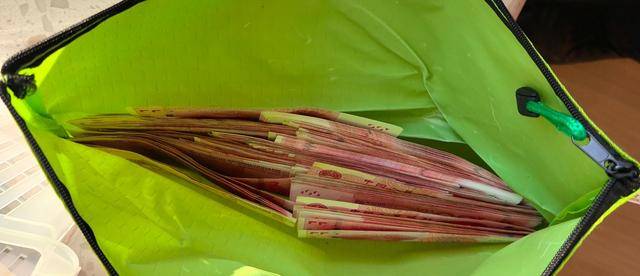 房子要卖了<strong></p>
<p>沃尔核材股票</strong>,两万多现金和珍贵邮票却落在里面,还好有他