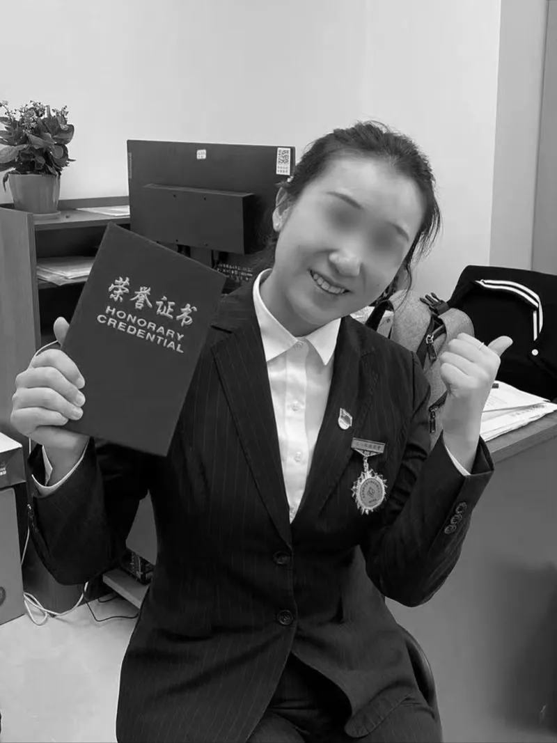 28岁女子被高空抛砖砸中离世<strong></p>
<p>沃尔核材股票</strong>,凶手被判处死刑;家属起诉事发地物业等单位:凶手6天里多次高空抛物