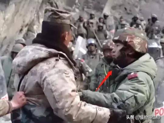 第一个扑向祁团长的印军黄种人面孔<strong></p>
<p>舍得股票</strong>，他到底是什么人？