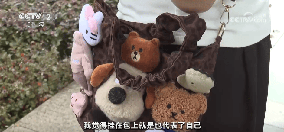 “50块帆布包配3000块包挂”<strong></p>
<p>舍得股票</strong>,时髦年轻人背半个身家出门