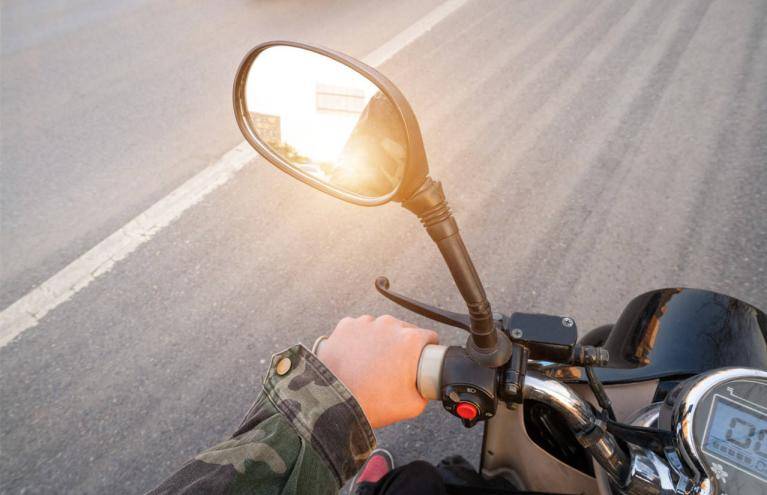 交付8万辆却蒸发5000亿市值<strong></p>
<p>舍得股票</strong>，雷军“抄底”小米能否对抗空头？