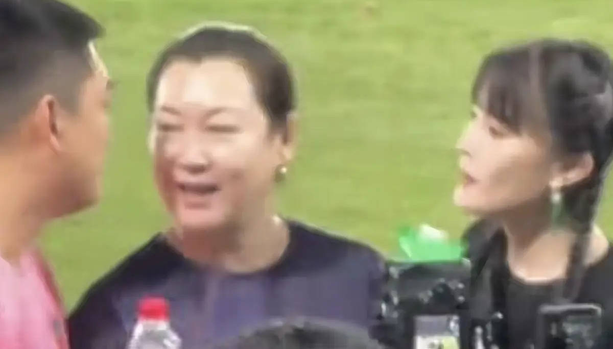 考古 | 赵本山妻子罕见公开现身<strong></p>
<p>舍得股票</strong>,气质优雅五官美艳,俩人爱情太感人!