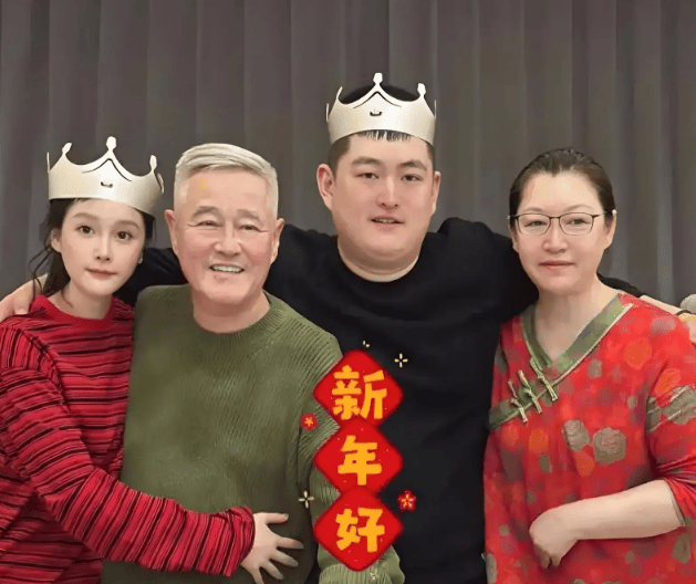 考古 | 赵本山妻子罕见公开现身<strong></p>
<p>舍得股票</strong>,气质优雅五官美艳,俩人爱情太感人!