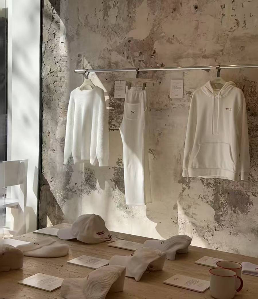 法国人在上海开店<strong></p>
<p>两面针股票</strong>,只卖白色衣服竟然火了丨上海滩上洋掌柜