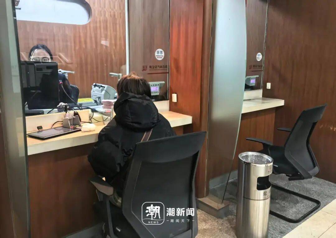 一降再降<strong></p>
<p>紫光国微股票</strong>!浙江有人拿着50万元赶紧入手!不少人算账:这样也挺香