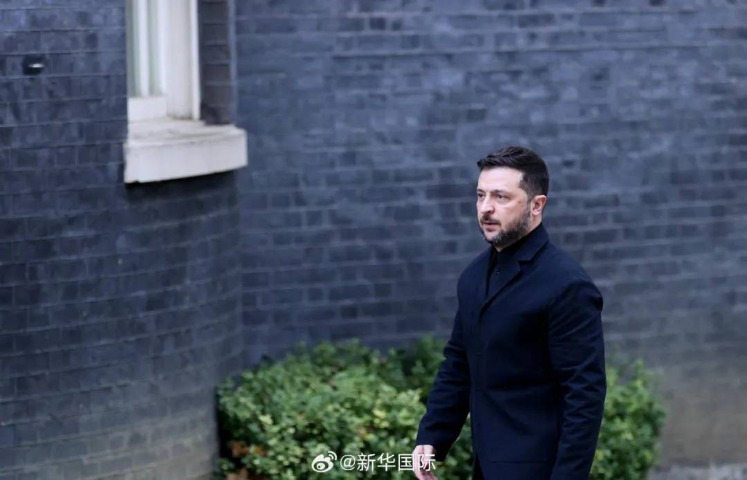 乌克兰召集30国紧急会谈<strong></p>
<p>紫光国微股票</strong>,泽连斯基:乌方正竭力避免受制于特朗普的“快速停火”要求