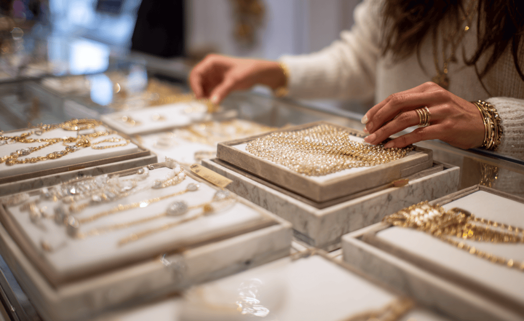 潮汕老板卖0.1克黄金<strong></p>
<p>三六零股票</strong>,今年已进账62亿