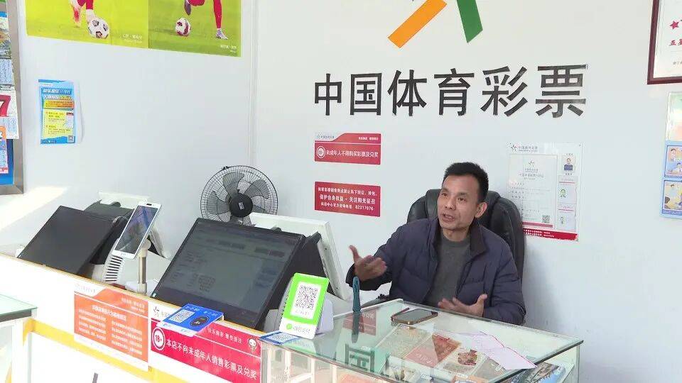 男子3元彩票中1750万!店主:朋友跟着他换了一个号码<strong></p>
<p>上海电气股票股吧</strong>,也中35万