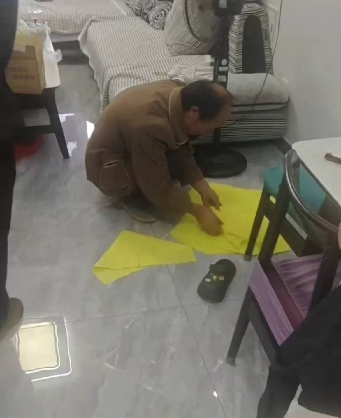 疑因离婚多年的前妻订婚<strong></p>
<p>海南航空股票</strong>,临沂一男子上门将其杀害,死者家属:检方已提起公诉