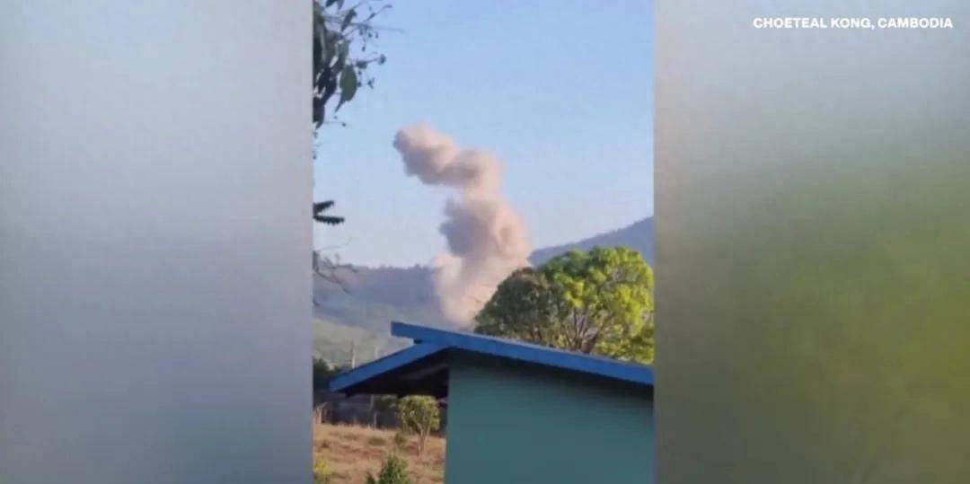 柬埔寨出动PHL-03型300毫米远火<strong></p>
<p>海南航空股票</strong>,3发火箭弹准确命中泰军据点?