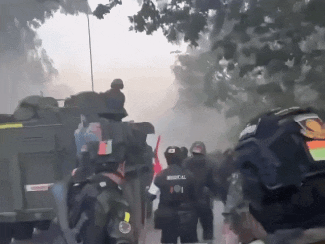 柬埔寨出动PHL-03型300毫米远火<strong></p>
<p>海南航空股票</strong>,3发火箭弹准确命中泰军据点?