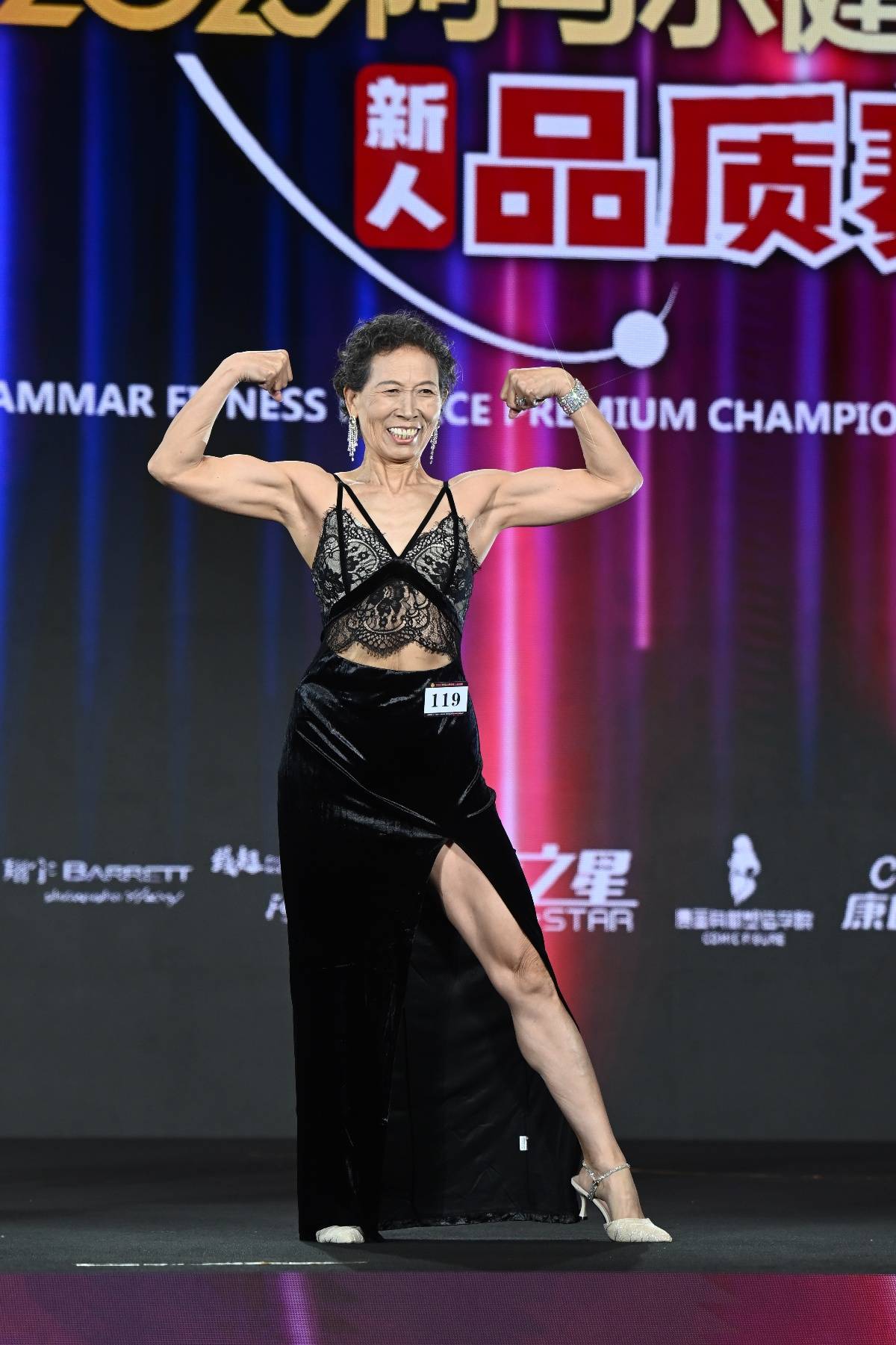 71岁奶奶获健美比赛冠军:被儿媳夸偶像<strong></p>
<p>阿里股票</strong>,无视“老了就在家等死”的言论