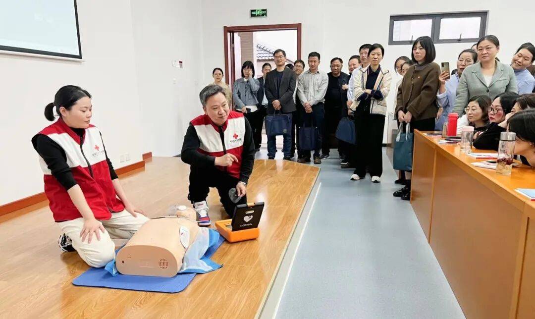 1.4万救护员+89台AED<strong></p>
<p>阿里股票</strong>，随州市红十字会织密“黄金4分钟”生命网