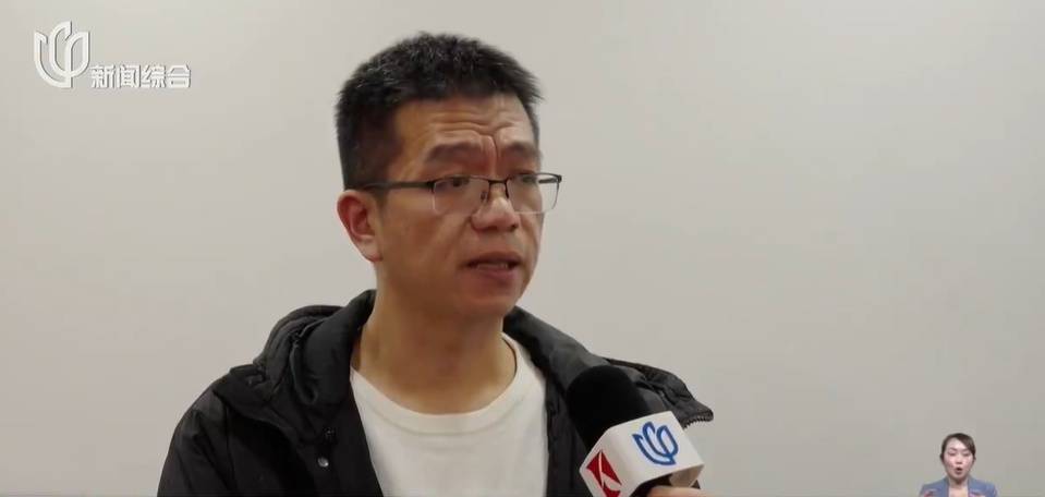 太夸张！上海人比比谁家楼下井盖多！有人家门口100个<strong></p>
<p>芯片股票</strong>，“走路难！到处都像贴膏药”...