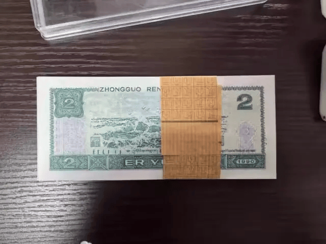 1万多张2元面值人民币被拍卖<strong></p>
<p>中石油股票</strong>,最终以83.16万元成交!