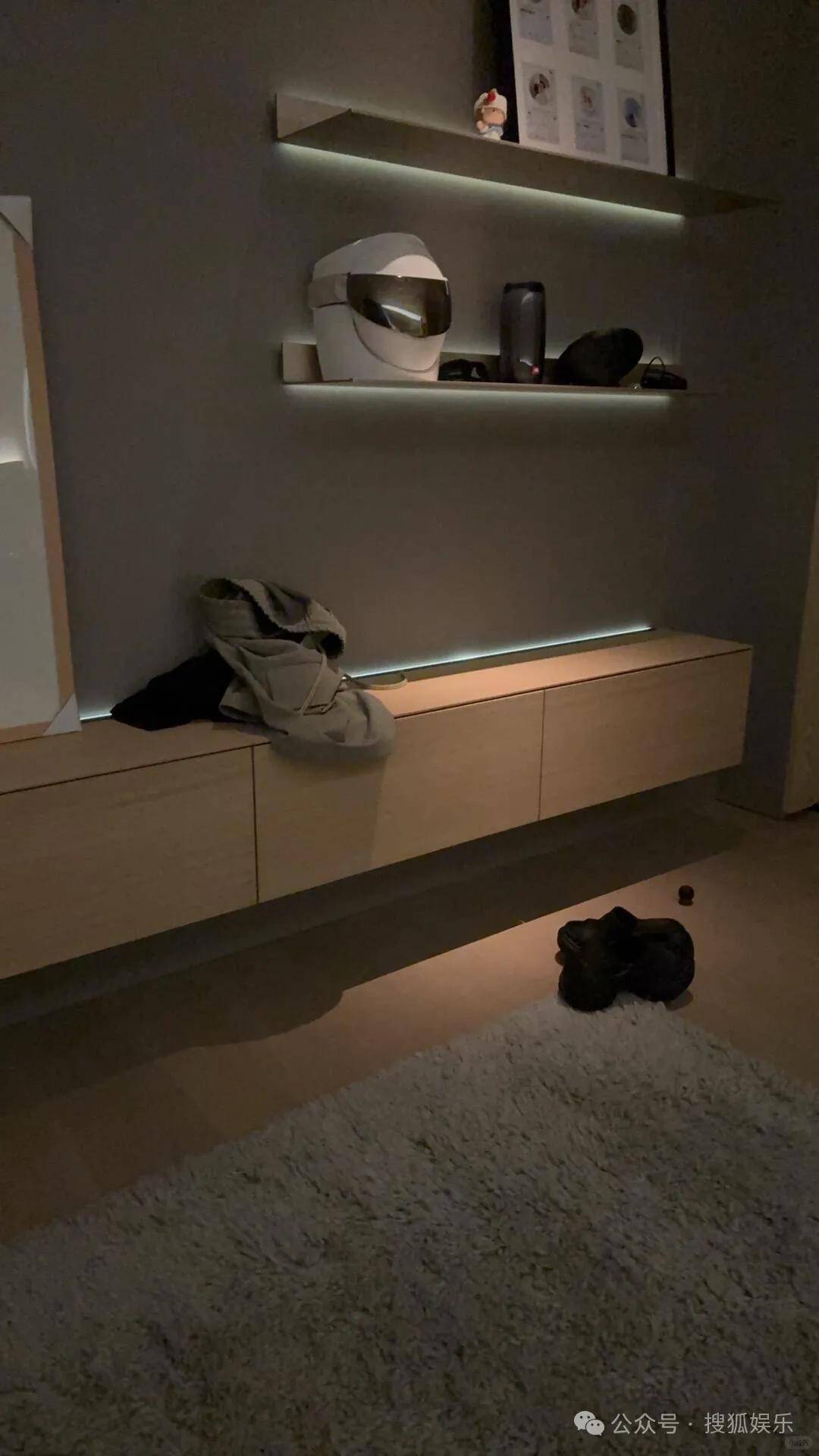 刚开年又曝一对相差15岁的恋情？他这一周两段绯闻真是连环暴击啊<strong></p>
<p>有研新材股票</strong>！