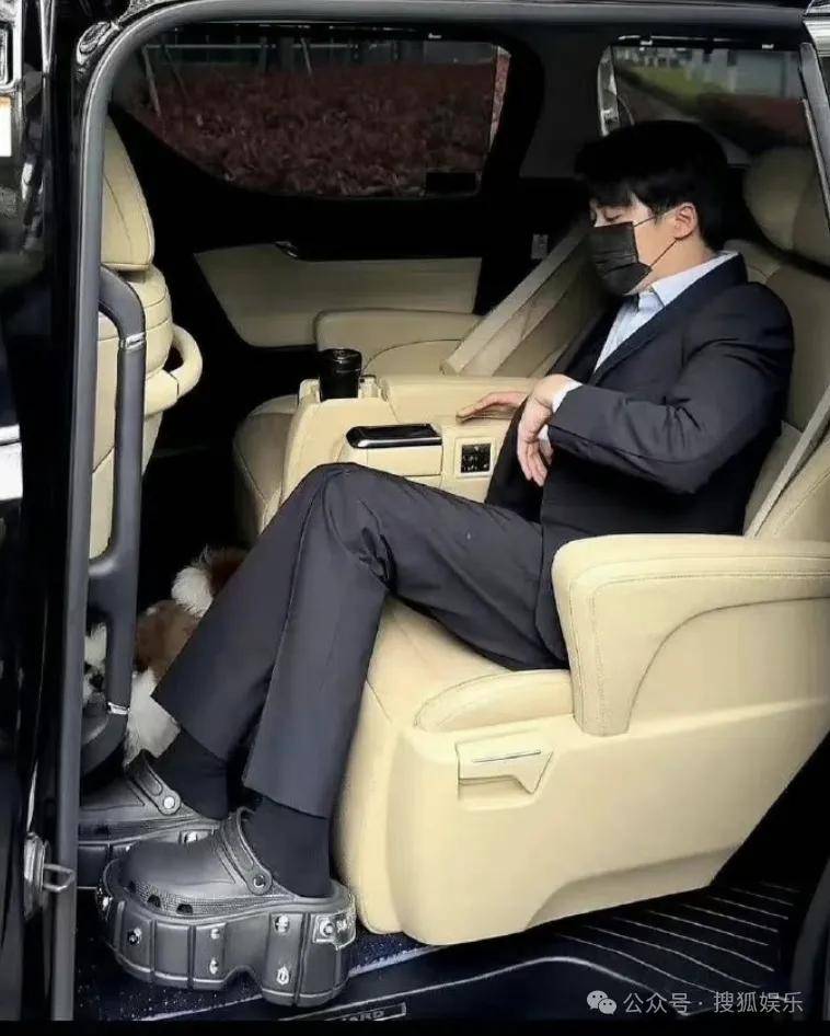 刚开年又曝一对相差15岁的恋情？他这一周两段绯闻真是连环暴击啊<strong></p>
<p>有研新材股票</strong>！