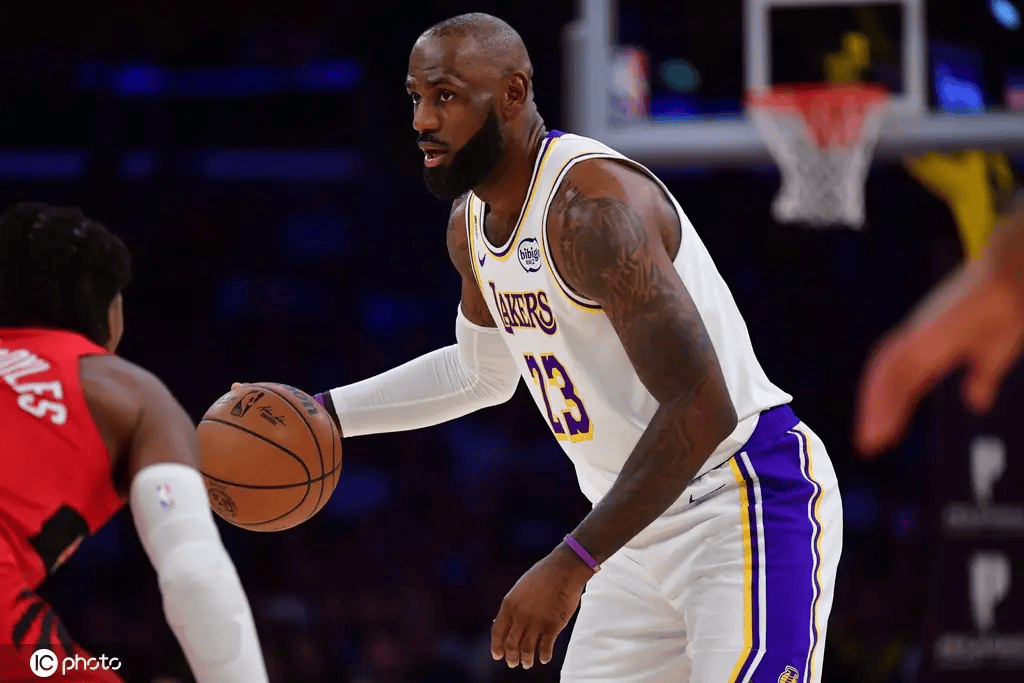 詹姆斯生涯最大危机来了 这次湖人是想逼走他吗<strong></p>
<p>中国卫星股票</strong>？