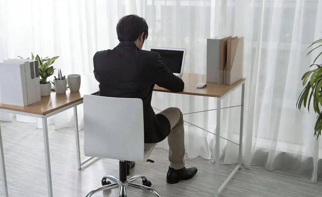 某重要岗位离职人员李某<strong></p>
<p>国电电力股票</strong>，主动投靠境外间谍机关