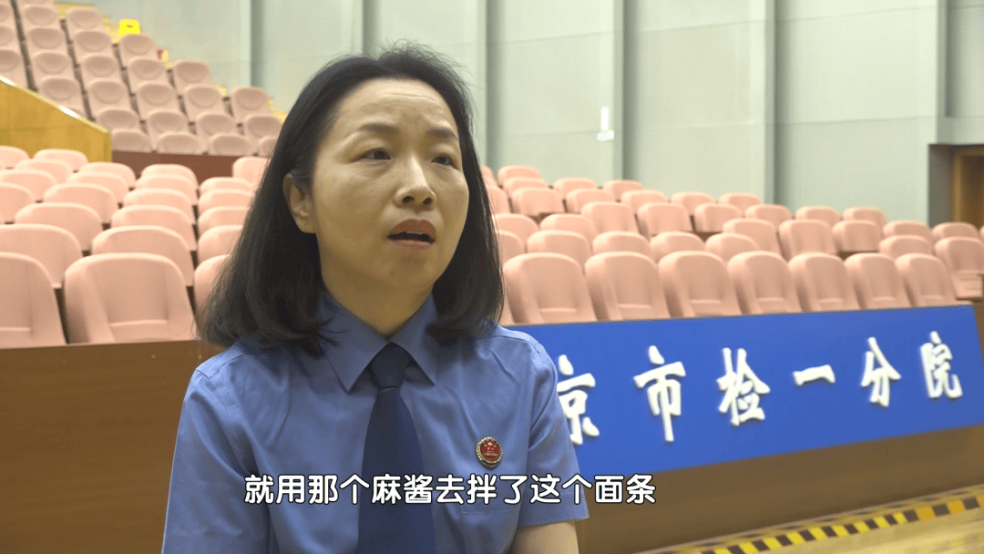 男子家中吃面<strong></p>
<p>迈瑞医疗股票</strong>,离奇身亡!凶手竟是岳母的再婚丈夫,男扮女装逃跑后被抓