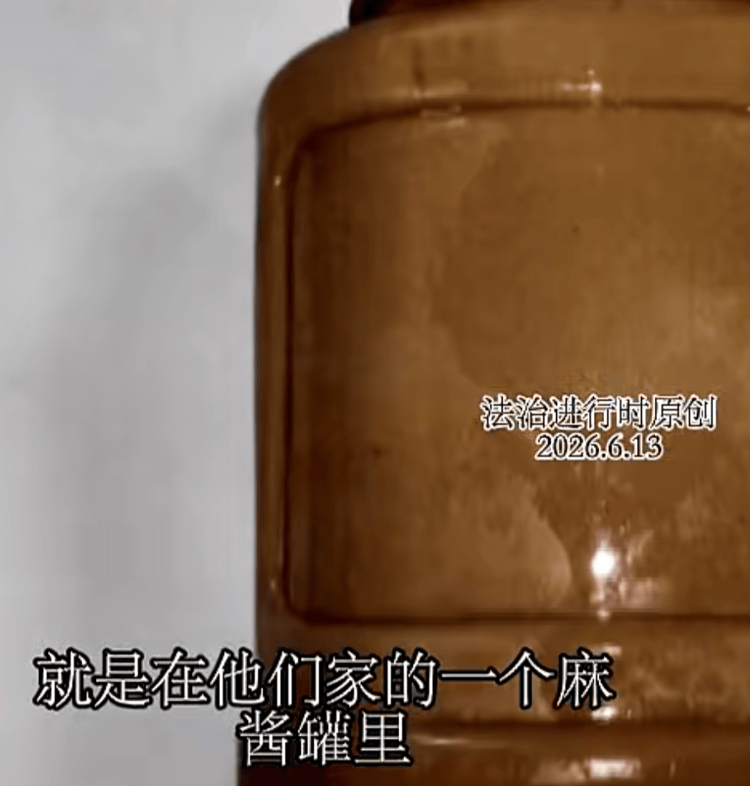 男子家中吃面<strong></p>
<p>迈瑞医疗股票</strong>,离奇身亡!凶手竟是岳母的再婚丈夫,男扮女装逃跑后被抓